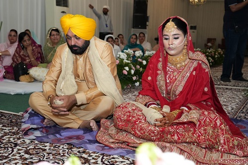Dr Gurpreet Kaur and Bhagwant Mann's wedding picture