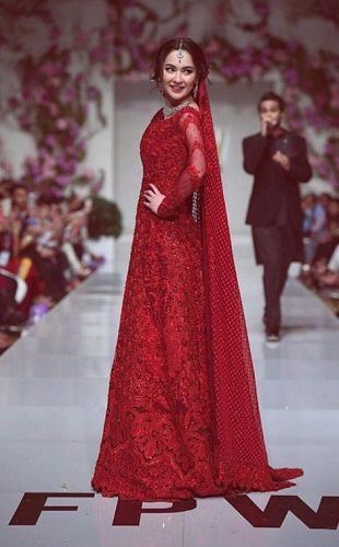 Hania Aamir walking the ramp in a fashion show