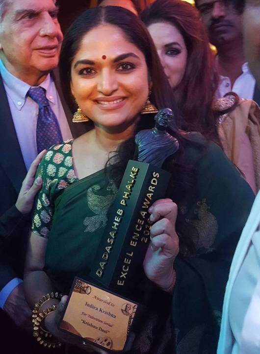 Indira Krishnan with her Dadasaheb Phalke Excellence Award