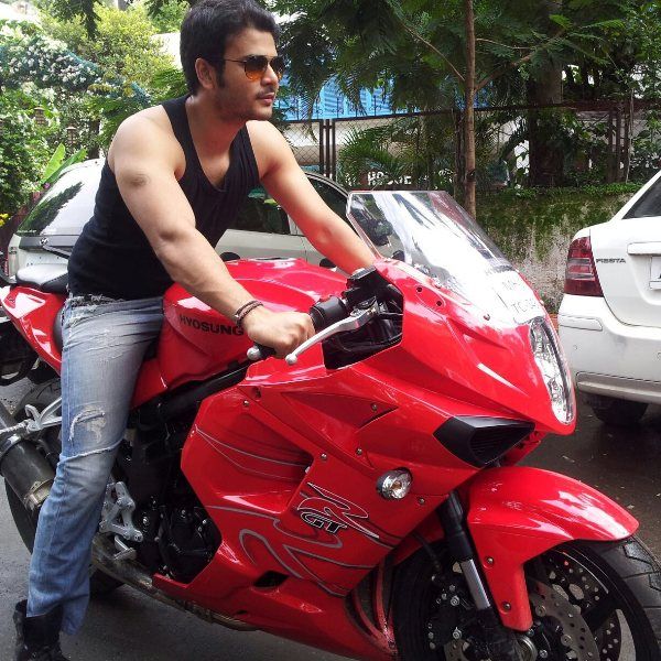 Jay Soni with his Hyosung GT650R bike