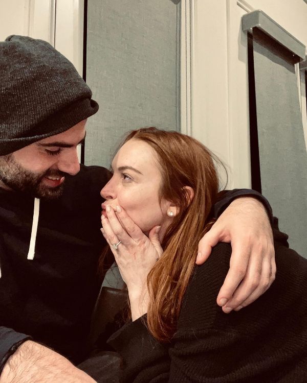 Lindsay Lohan wearing her engagement ring while posing with her husband