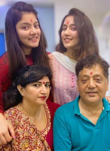 Manu Bisht with her parents and sister