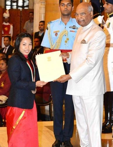 Mirabai Chanu receiving Rajiv Gandhi Khel Ratna Award