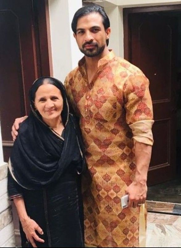 Mohammad Nazim with his mother