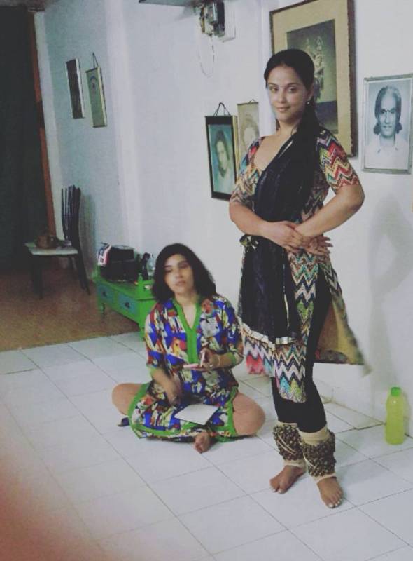 Neetu Chandra practising Kathak