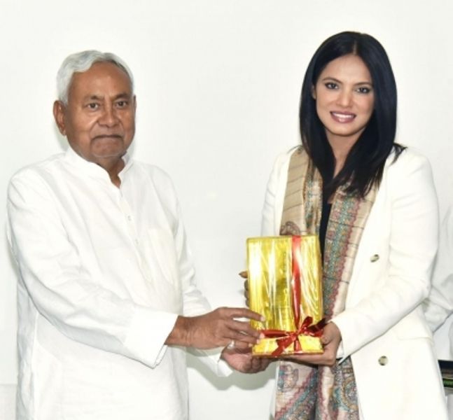 Neetu Chandra with Chief Minister of Bihar, Nitish Kumar