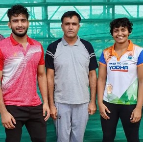 Pooja Sihag with her coach (centre)