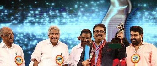 Pratap Pothen with his award