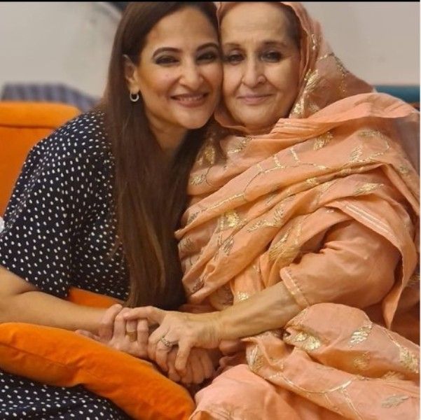 Rakshanda Khan with her mother