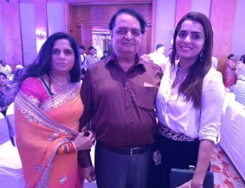 Ruhi Chaturvedi with her parents