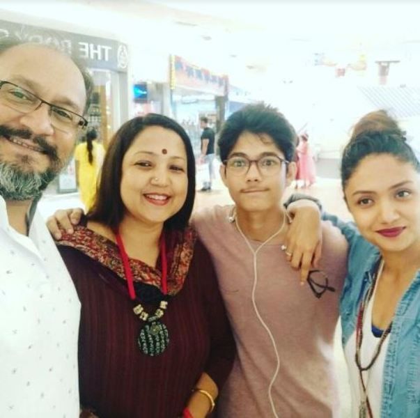 Shruti Das (right) with her father, mother, and brother