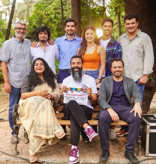 Varun Agarwal with the makers and production team of Bas Karo Aunty!