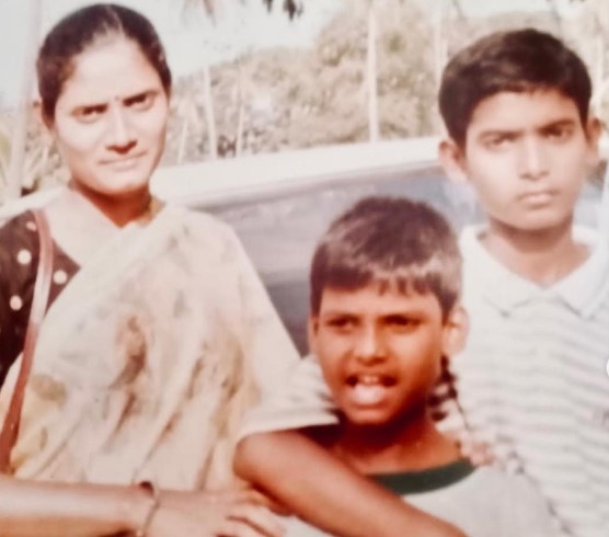 A childhood picture of Sharath Kamal with his mother and brother