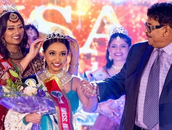 Aarya Walvekar being crowned in 2022