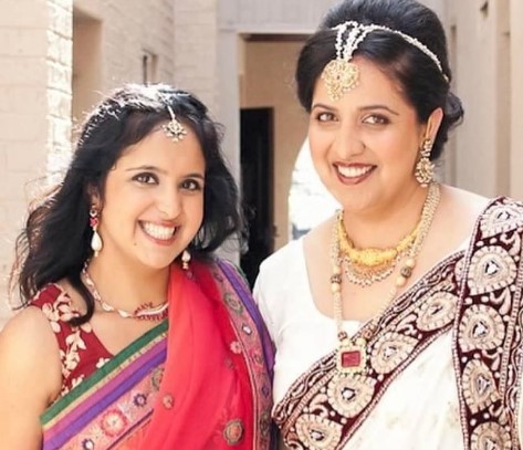 Aparna Shewakramani with her elder sister, Vansa Shewakramani (right)