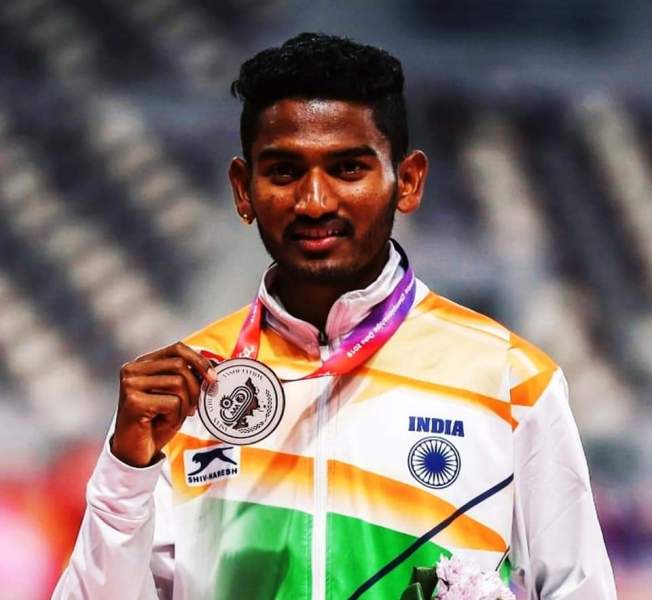 Avinash Sable posing with his silver medal at the Asian Athletic Championship 2019 in Doha