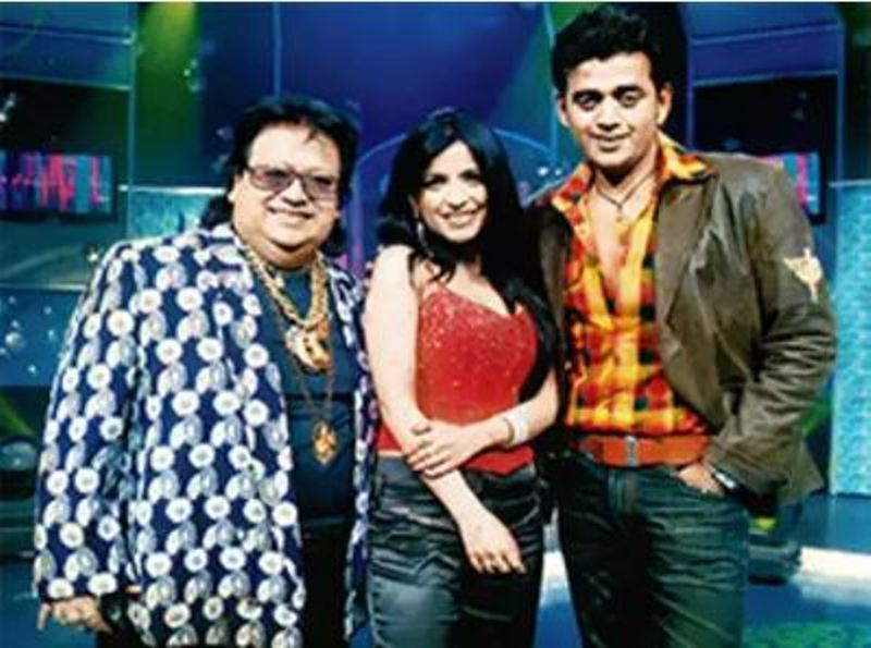 Bappi Lahiri, Shibani Kashyap,and Ravi Kishan on the set of Bathroom Singer