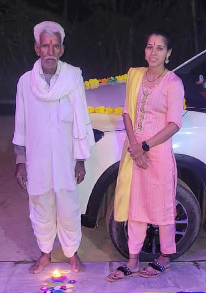 Bhawna Jat with her father