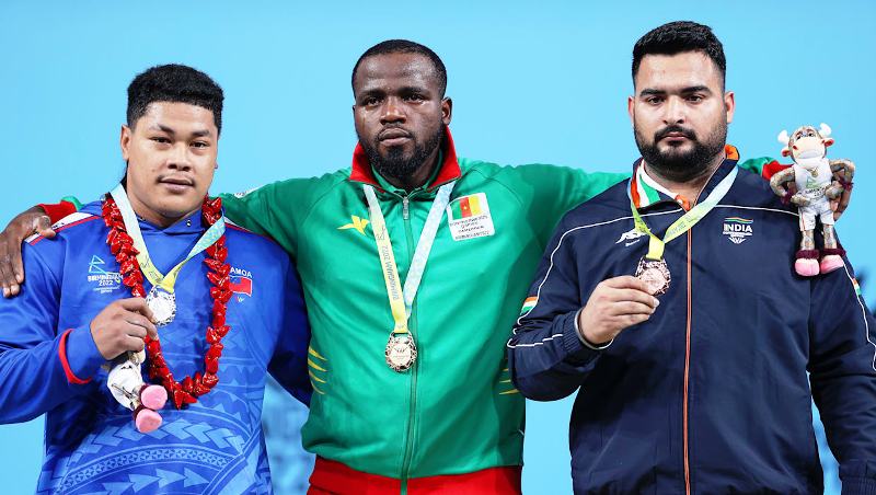 Cameroon's Junior Periclex Ngadja Nyabeyeu (center), Samoa's Jack Hitila Opeloge (left), and Lovepreet Singh at the 2022 Commonwealth Games