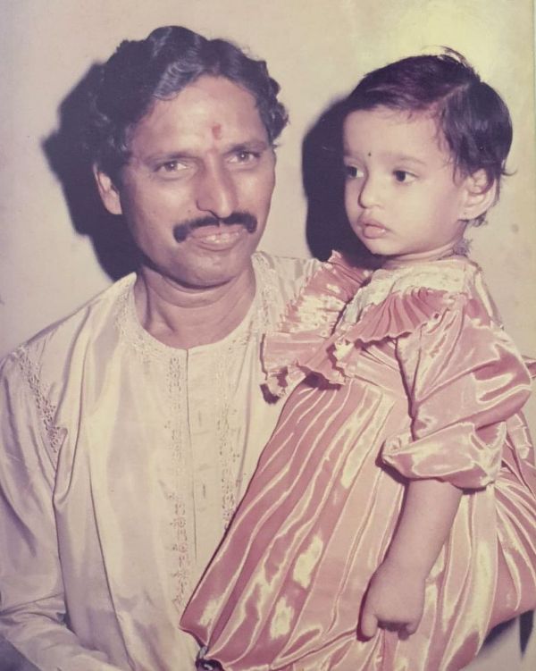 Childhood picture of Priya Bapat with his father