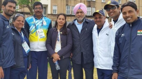 Dinesh Kumar (extreme right) along with the members of Bowling Federation of India