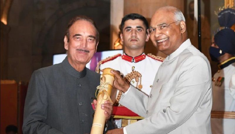 Ghulam Nabi Azad receiving Padma Bhushan Award