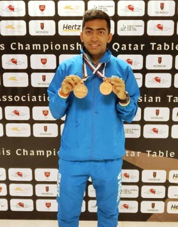 Harmeet Desai holding his bronze medals at the ITTF-ATTU Asian Championships