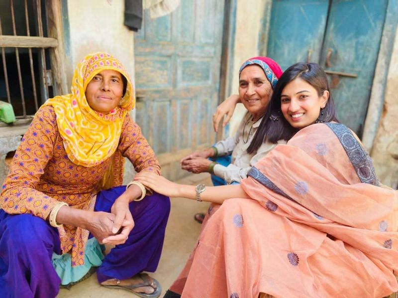 Jyoti Yadav with her mother (left) and grandmother (right)