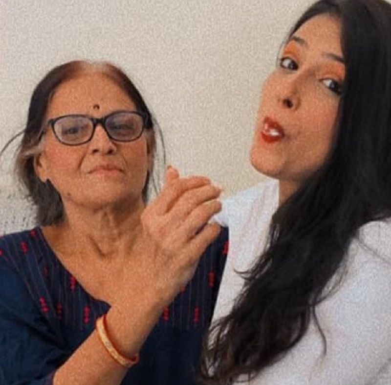 Kanishka Soni with her mother