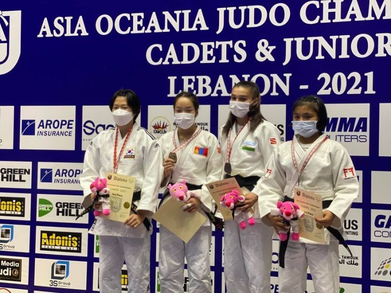 Linthoi Chanambam (right) posing with her bronze medal at the Asia Oceania Cadet & Junior Judo Championship 2021 in Lebanon, Beirut