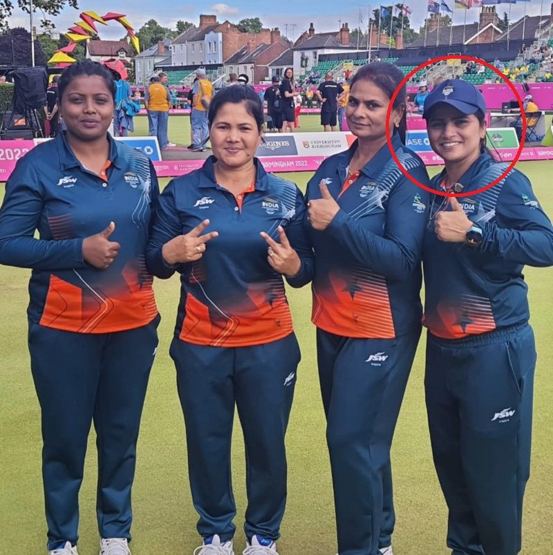 Pinki Singh with her team at the CWG after winning the medal