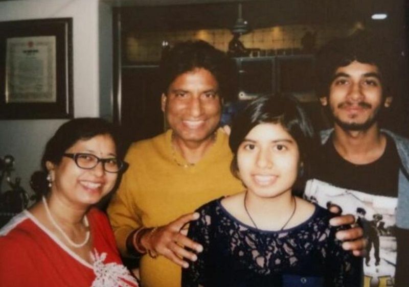 Raju Srivastava with his wife and children