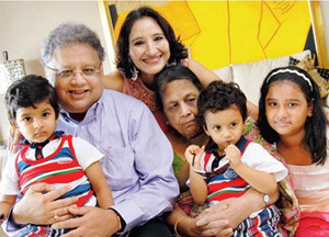 Rekha Jhunjhunwala with her husband and kids
