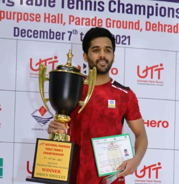 Sanil Shetty with his trophy after standing first at the 2021 National Ranking Tournament