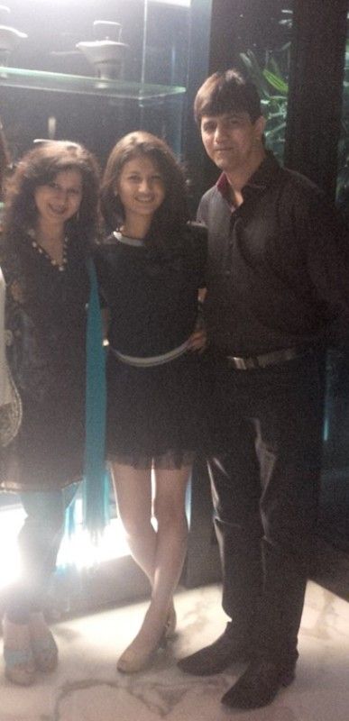 Saniya with her parents