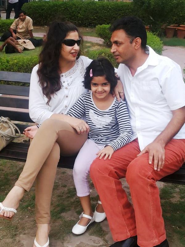Sanjay Phogat with his wife and daughter
