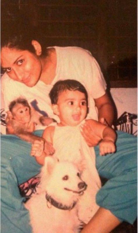 Sanya Iyer's childhood image with her mother