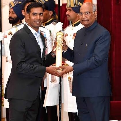 Sharath Kamal receiving Padma Shri award from the President of India Ram Nath Kovind