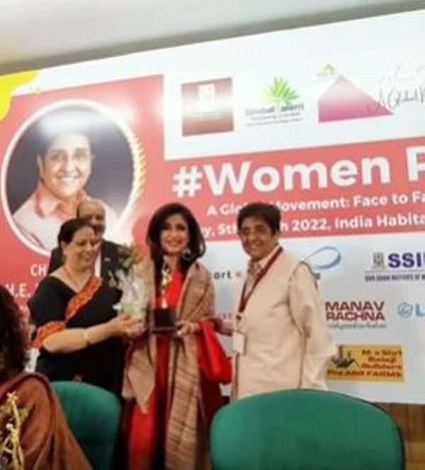 Shibani Kashyap with the Women Of Excellence Award