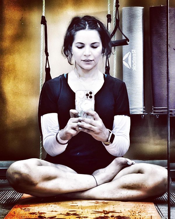 Shweta Kawaatra posing for a mirror selfie after finishing her pilates and yoga session