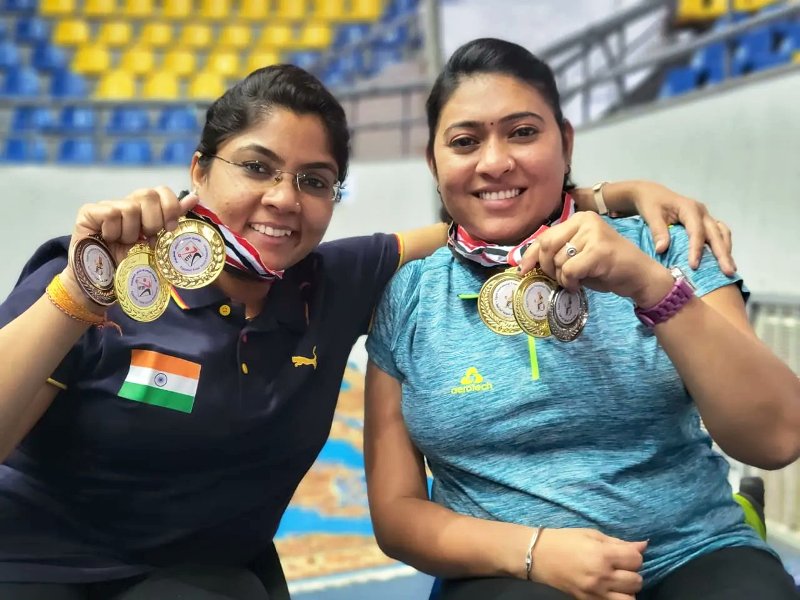 Sonalben Patel (right) showing her medals at the ITTF Fa40 Egypt Para Open