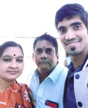 Srikanth Kidambi with his parents