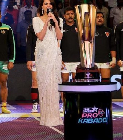Tania Sachdev posing as host of an Indian sports event