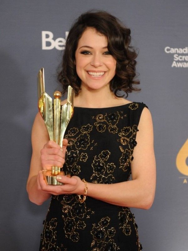 Tatiana Maslany with her award at the 2014 Canadian Screen Awards