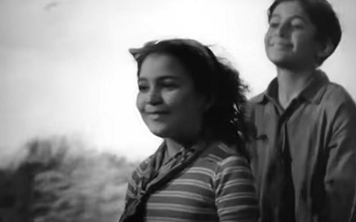 A childhood picture of Tabassum with Parikshit Sahni from the song Bachpan Ke Din Bhoolana Dena