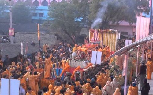 A picture from the last rites of Jagadguru Shri Kripalu Ji Maharaj