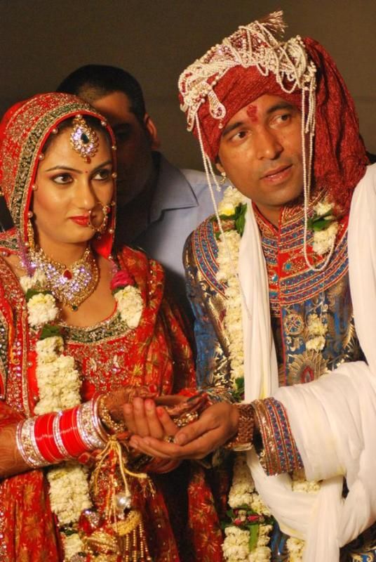 A wedding picture of Chandan Prabhakar and Nandini Khanna
