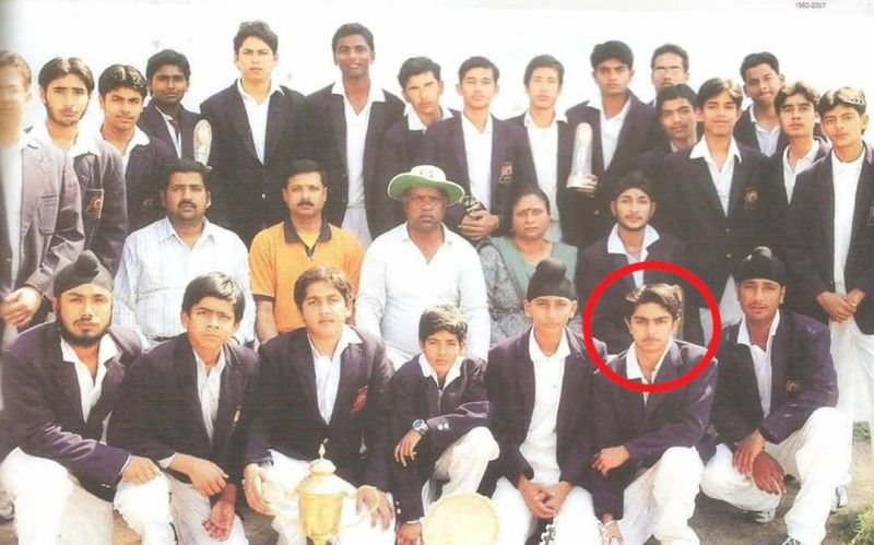 Akashdeep Arora with his school's cricket team