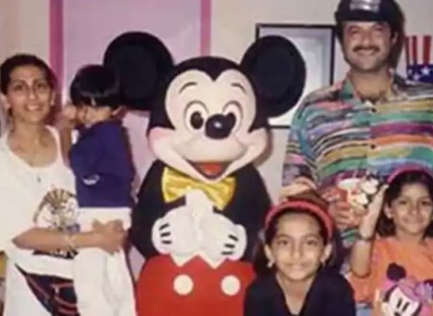 Anil Kapoor during his struggling days (with his family)