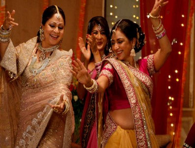 Anuradha Patel (right) dancing in a still from the film Jane Tu Ya jane Na